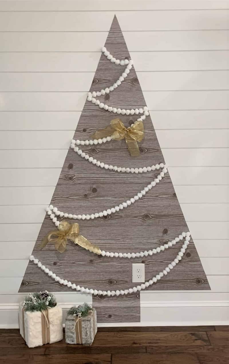 A minimalist wall Christmas tree with garland