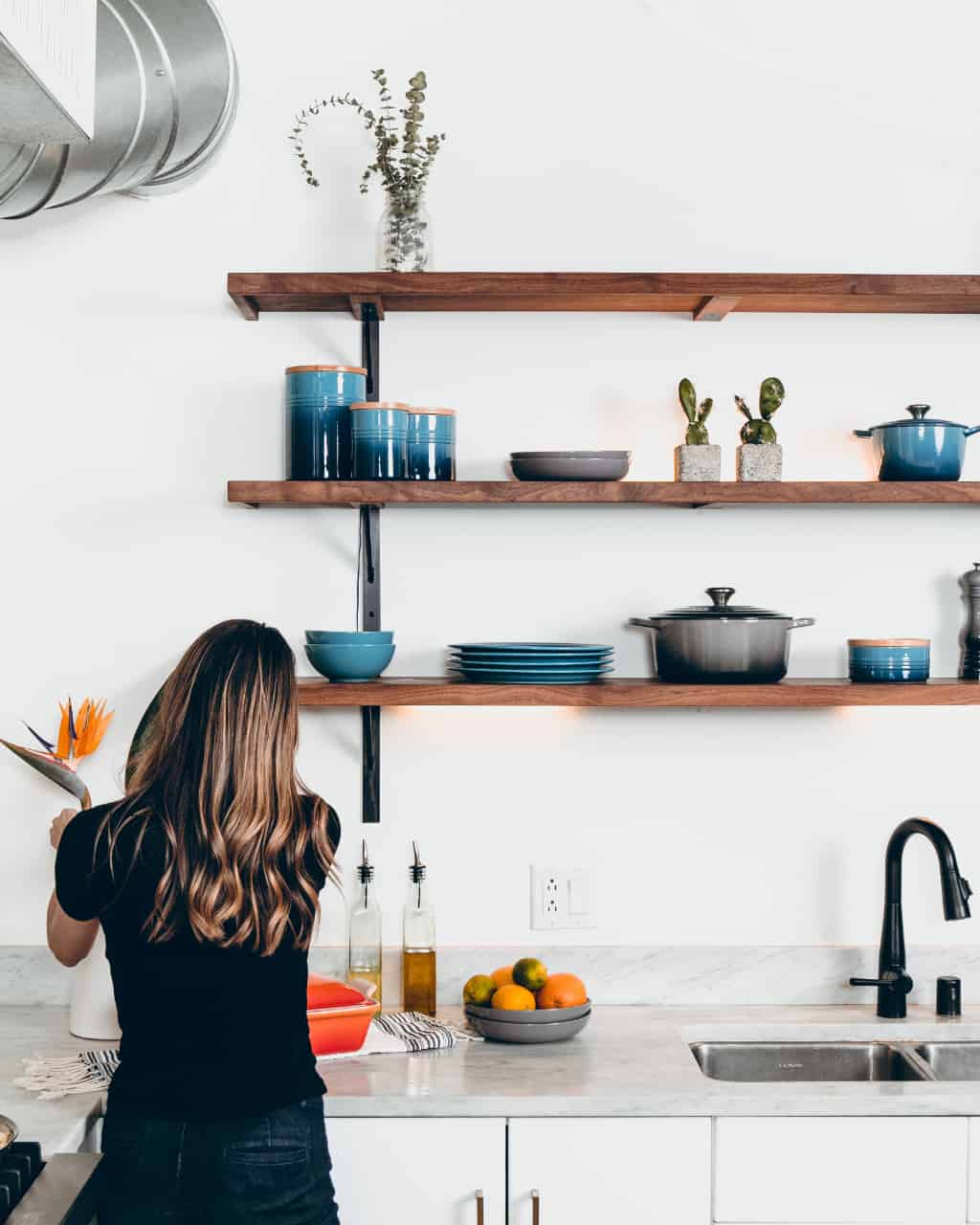 The white kitchen of someone who lives a minimalist lifestyle