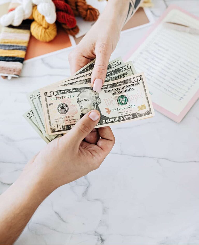 10 Simple Minimalist Budget Tips That ACTUALLY Work!